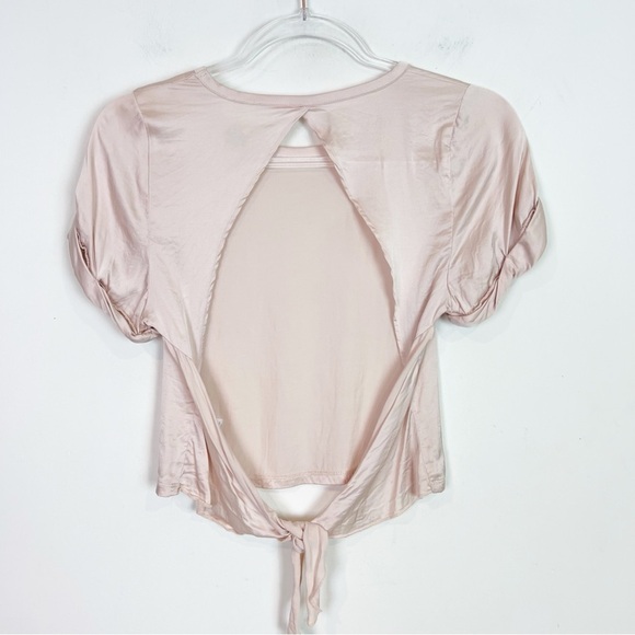 CHASER PALE PINK SILKY SHORT SLEEVE OPEN BACK TIE CROP BLOUSE WOMENS SZ XS - Picture 4 of 4